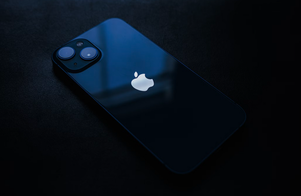 How to fix camera not focusing on iPhone 13