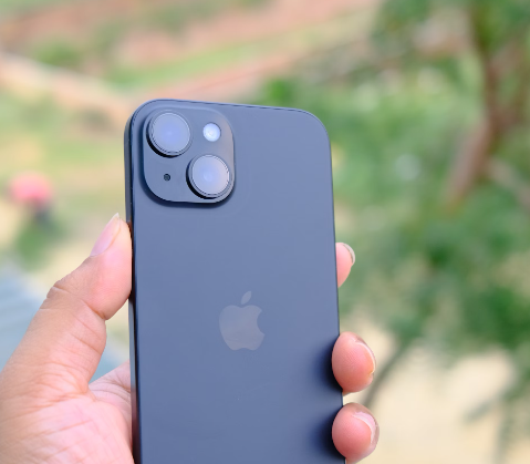 How to fix camera not focusing on iPhone 15 Plus