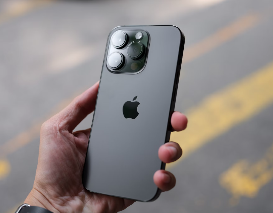How to fix camera not focusing on iPhone 15 Pro Max
